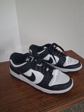 Nike Men’s Low-Top Sneakers in Black and White Dunk Low Panda
